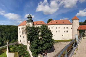 Krakovasta: Ojcówin kansallispuisto ja Pieskowa Skałan linna.