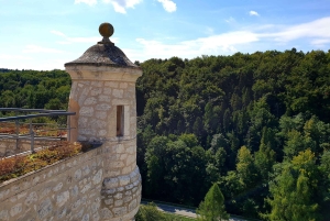 Krakovasta: Ojcówin kansallispuisto ja Pieskowa Skałan linna.