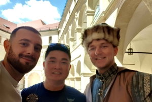 Krakovasta: Ojcówin kansallispuisto ja Pieskowa Skałan linna.