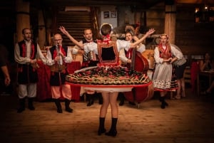 Från Krakow: Polsk folklustspel med allt-du-kan-äta-middag