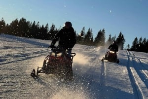 De Cracóvia: Aventura de snowmobile com visita às piscinas termais
