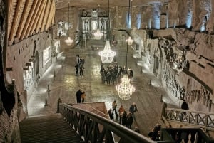 Depuis Cracovie : Visite guidée de la mine de sel de Wieliczka et prise en charge à l'hôtel.