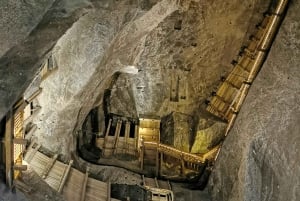 Depuis Cracovie : Visite guidée de la mine de sel de Wieliczka et prise en charge à l'hôtel.