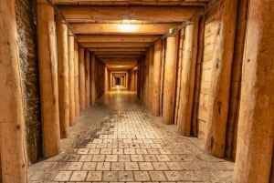 Z Krakowa: Kopalnia Soli Wieliczka Wycieczka z przewodnikiem i opcja odbioru