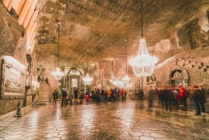 Z Krakowa: Kopalnia Soli Wieliczka Wycieczka z przewodnikiem i opcja odbioru