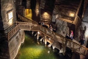Z Krakowa: Kopalnia Soli Wieliczka Wycieczka z przewodnikiem i opcja odbioru