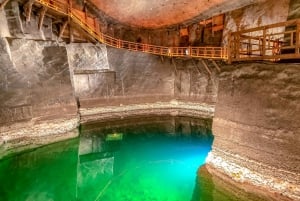 Z Krakowa: Kopalnia Soli Wieliczka Wycieczka z przewodnikiem i opcja odbioru