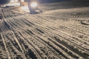 De Cracóvia: Passeio noturno de mota de neve em Zakopane, fogueira,