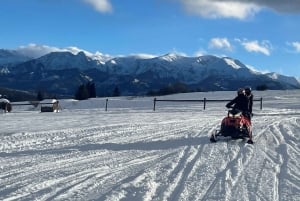 Desde Cracovia: Paseo Nocturno en Moto de Nieve por Zakopane, Hoguera,