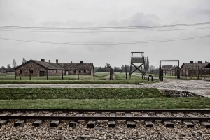Fra Warszawa: Auschwitz-Birkenau guidet tur med hurtigtog