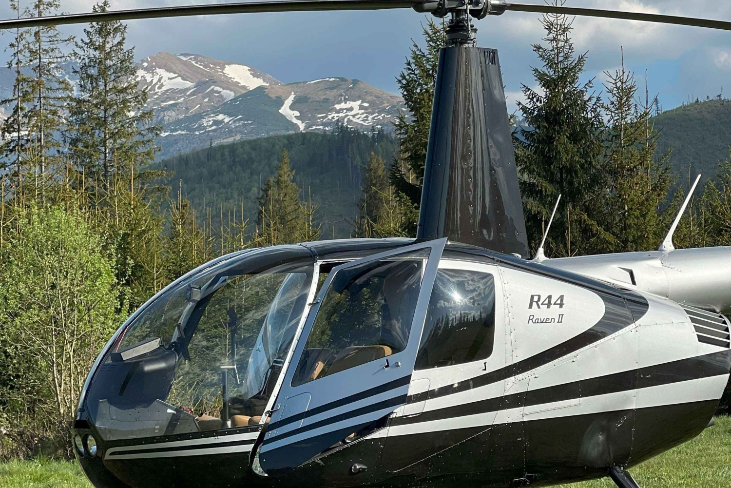 HELIKOPTERI SIGHTSEEING YHDEN PÄIVÄN KIERTOAJELU ZAKOPANE ALKAEN KRAKOVA
