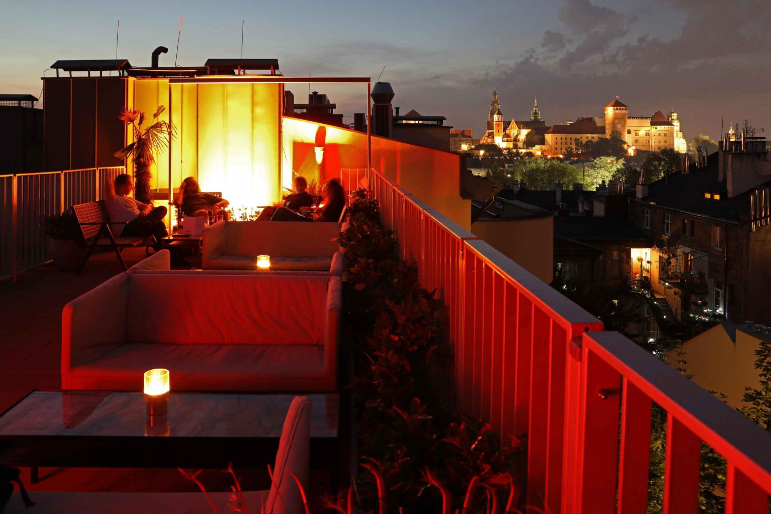Bar à cocktails caché sur le toit de Cracovie avec terrasse panoramique
