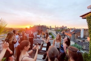 Verborgen cocktailbar op het dak van Krakau met uitzichtterras
