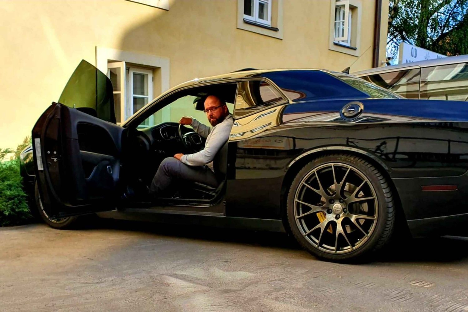 Viaje Histórico: Recorrido en Dodge por Kazimierz y la Fábrica de Schindlers