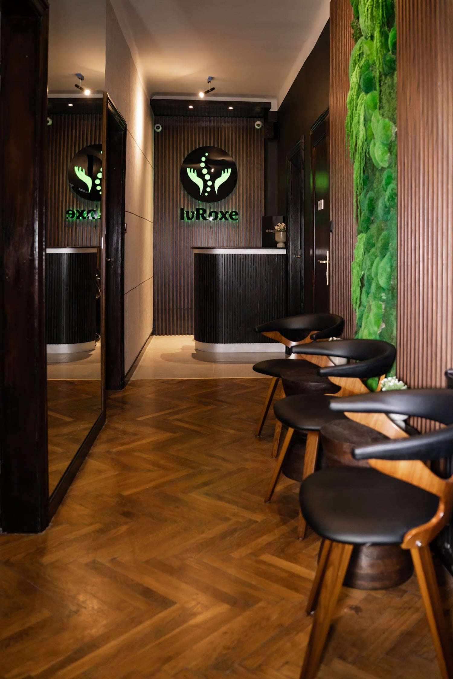 IvRoxe Salon Masażu
