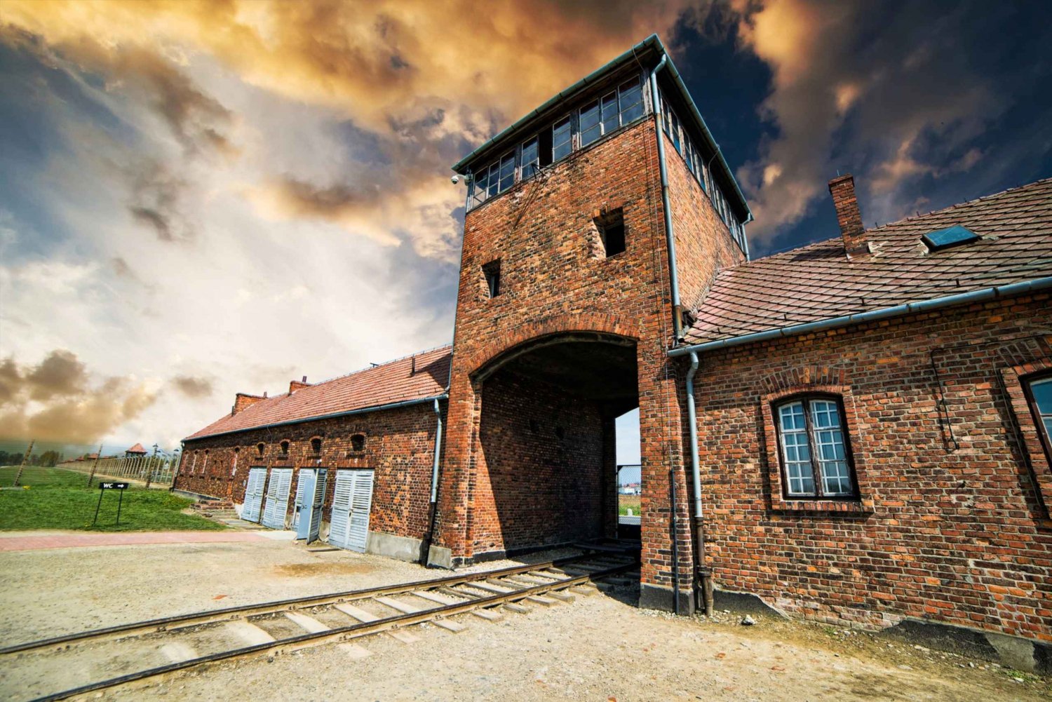 Krakow: Auschwitz-Birkenau Best Quality Guided Tour & Pickup