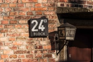 Z Krakowa: Auschwitz-Birkenau z przewodnikiem i odbiorem