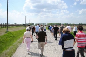 Krakow: Auschwitz-Birkenau Guided Tour with Pickup & Lunch