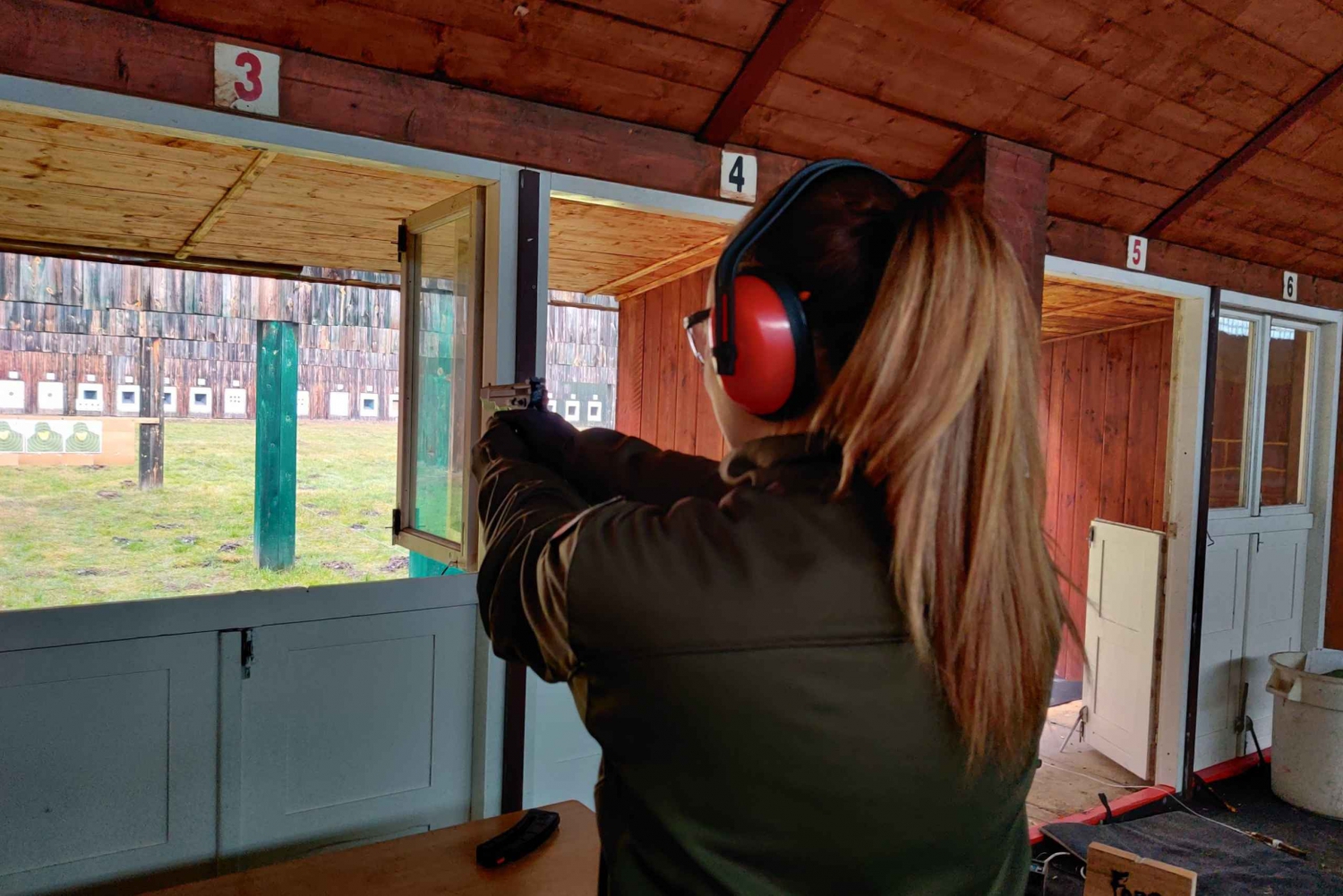 Krakow: Beginner Shooting Experience with Real Guns
