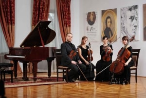 Cracovia: Concierto de Música Navideña con Vino