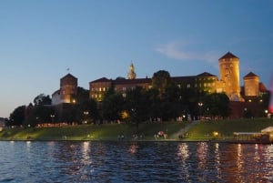 Cracovia: Crucero turístico nocturno con bebida