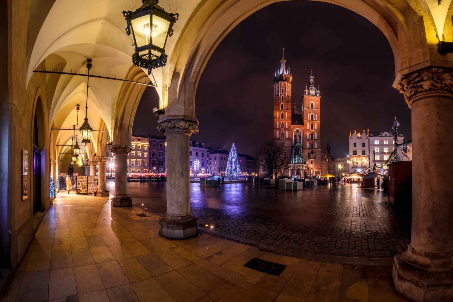 Krakow Evening Walking Tour with Spooky Stories