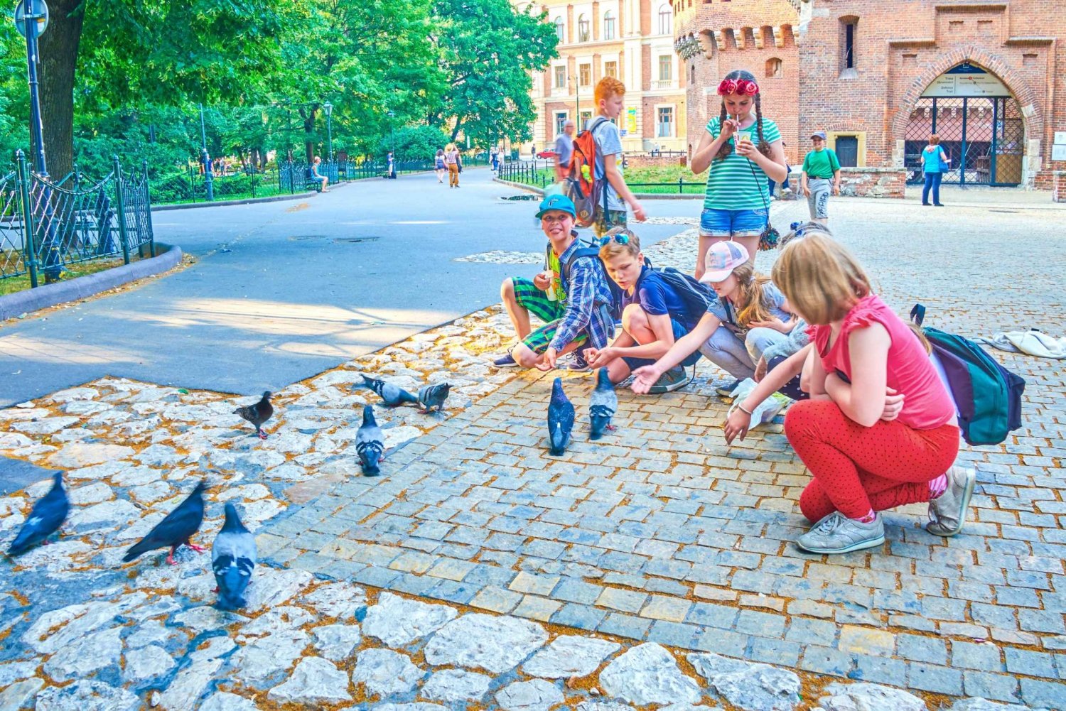 Family Tour of Krakow Old Town with Sweets Factory & Cruise