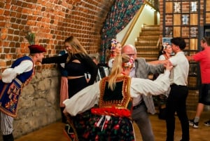 Cracóvia : Show folclórico Jantar, bebida e diversão! Reserve agora!