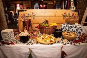 Krakow: Full Traditional Polish Dinner & Folk Show