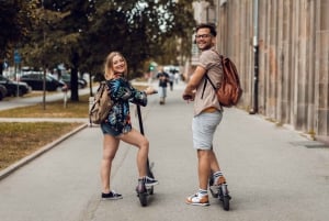 Cracovia: Tour guiado por la ciudad en Scooter con degustación de comida