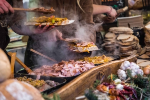 Krakow: Guided Old Town Christmas Market with Food Tasting