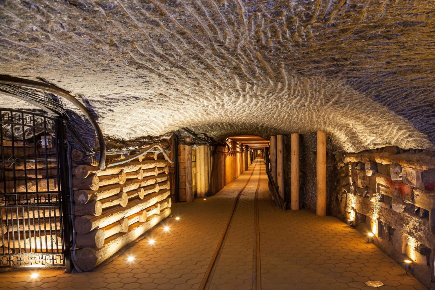 Z Krakowa: Zwiedzanie kopalni soli w Wieliczce z przewodnikiem