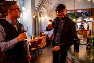 Cracovia: Visita guiada a un bar de vinos con degustaciones y aperitivos