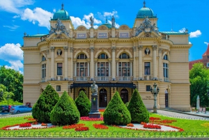 Krakow: Highlights of Old & New Town Private Walking Tour