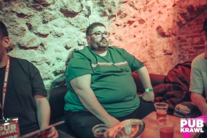 Krakow: Kazimierz Pub Crawl with 1-Hour of Unlimited Drinks