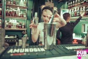 Cracovia: Kazimierz Pub Crawl con 1 ora di bevande illimitate