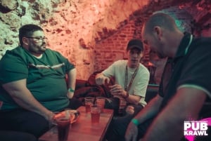 Krakau: Kazimierz Pub Crawl mit 1 Stunde unbegrenzten Getränken