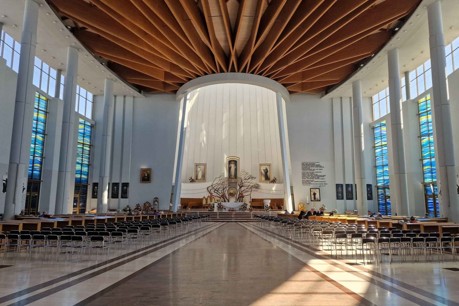 Cracovie - Centre Jean-Paul II de Lagiewniki et Divine Miséricorde