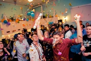 Krakau: Silvester-Pub-Crawl mit 2 Stunden offener Bar