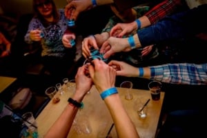 Krakau: Silvester-Pub-Crawl mit 2 Stunden offener Bar