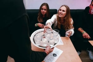 Krakau: Silvester-Pub-Crawl mit 2 Stunden offener Bar