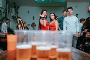 Krakau: Silvester-Pub-Crawl mit 2 Stunden offener Bar
