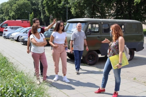 Krakow: Nowa Huta Guided Tour in Vintage Car