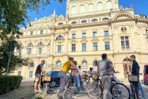 Krakova: Pyöräretki vanhaan kaupunkiin oppaan kanssa