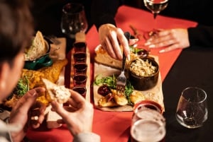 Kraków: Polska kolacja ludowa z rejsem po Wiśle