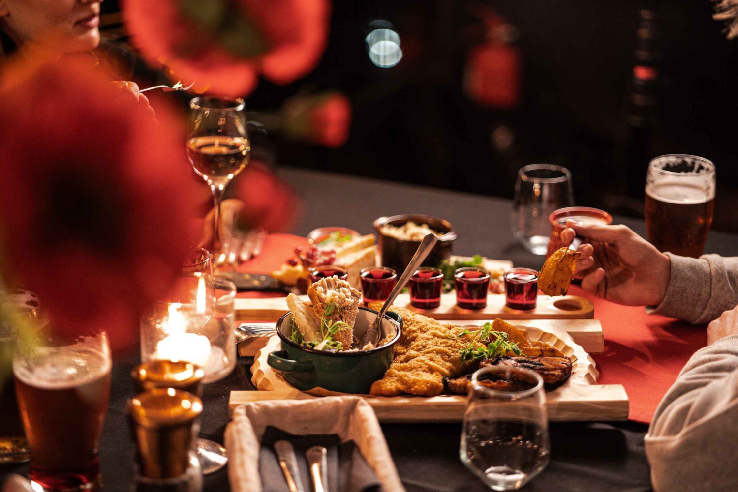 Cracovia: cena folcloristica polacca con crociera fluviale sulla Vistola