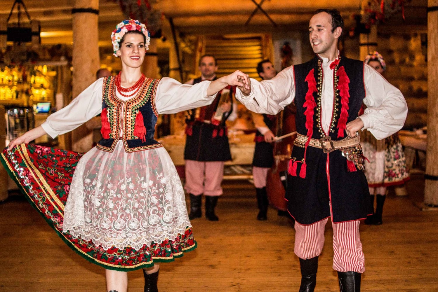 Cracovie : Nuit folklorique polonaise avec dîner et boissons à volonté