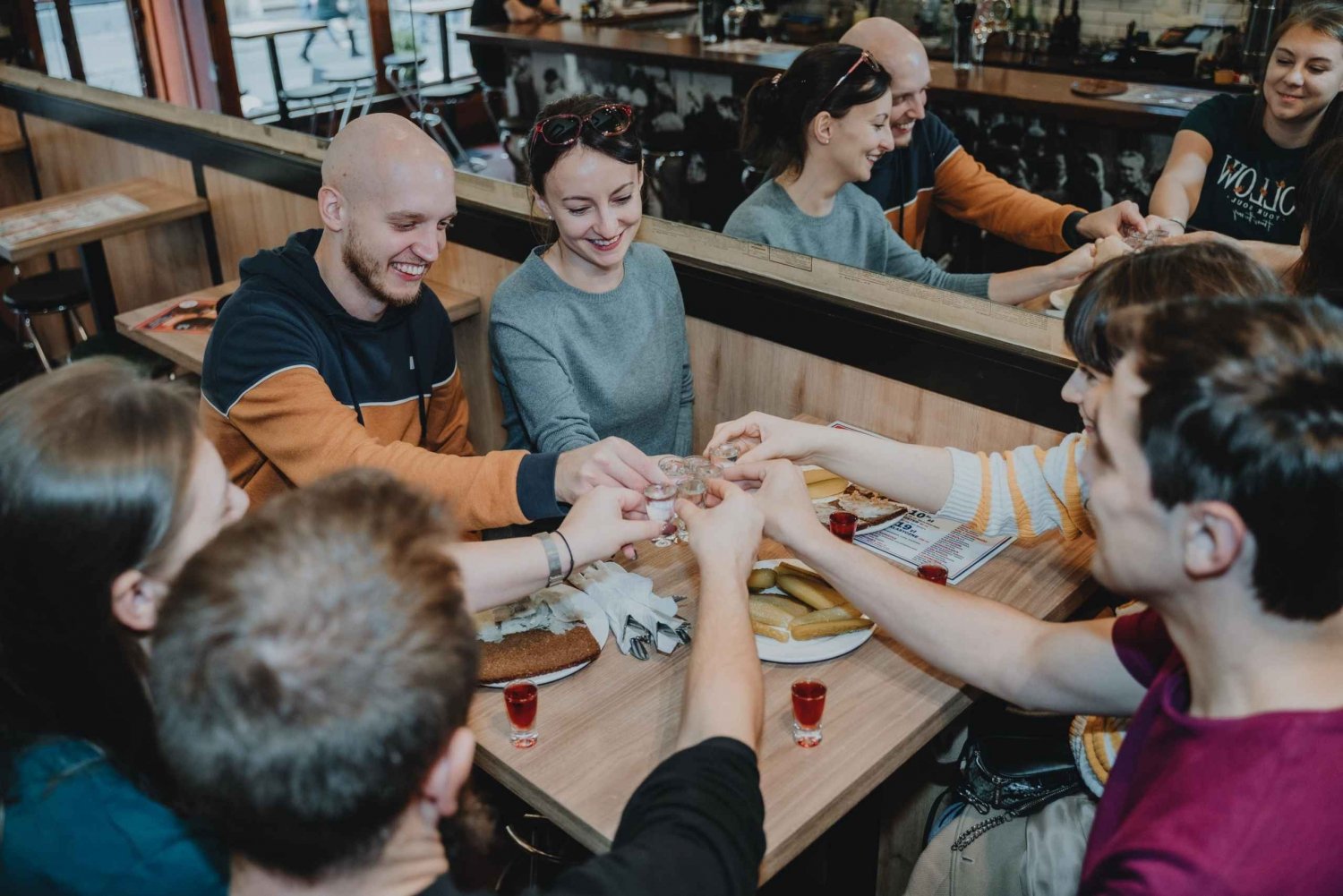 Cracóvia: Visita guiada para degustação de licores poloneses com tapas