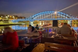Cracóvia: Passeio noturno particular de barco
