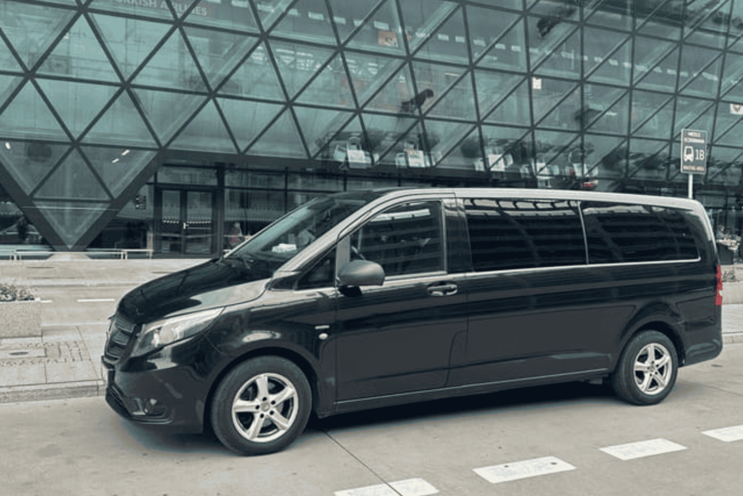 Krakow: Private Transfer to/from Krakow Airport (KRK)